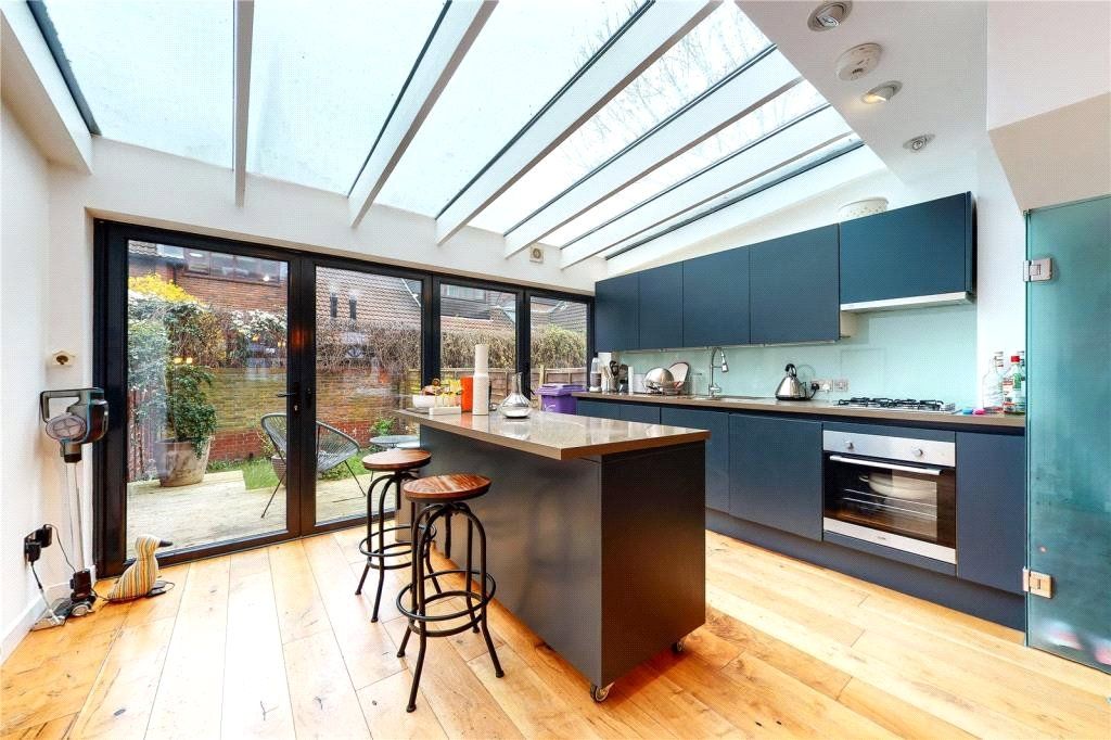 Property photo 1 of 14 Gascoigne Place, E2