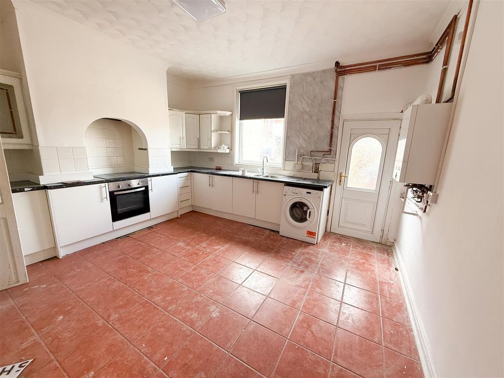 Property photo 3 of 9 Kitchen / Dining Room