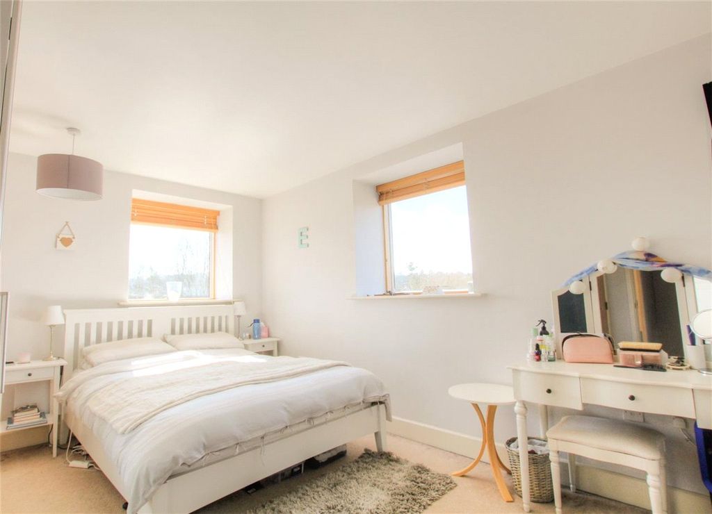 Property photo 3 of 6 Bedroom1