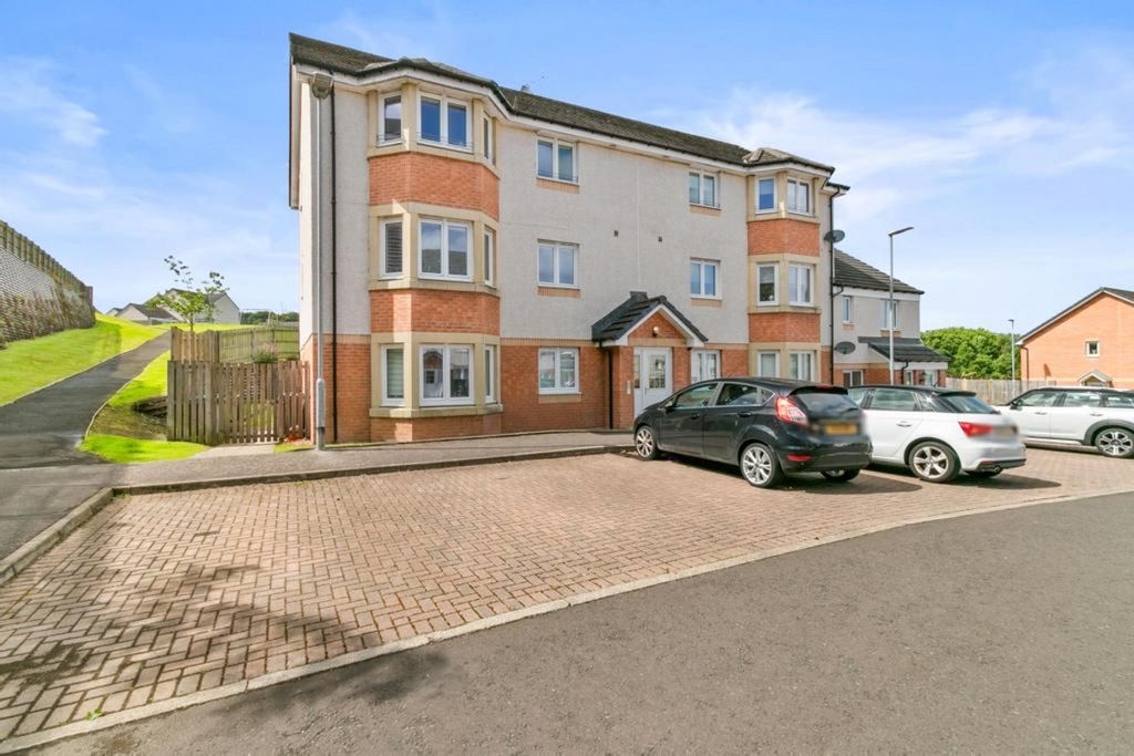 Property photo 1 of 32