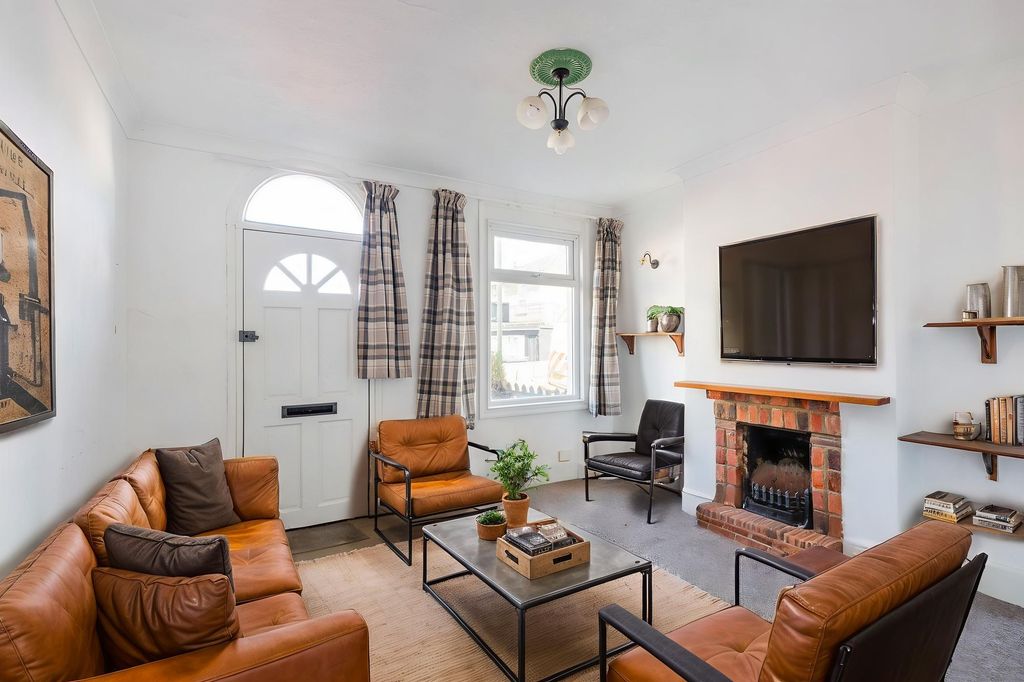 Property photo 2 of 16