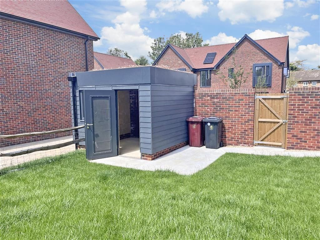Property photo 1 of 9 Brick Built Shed