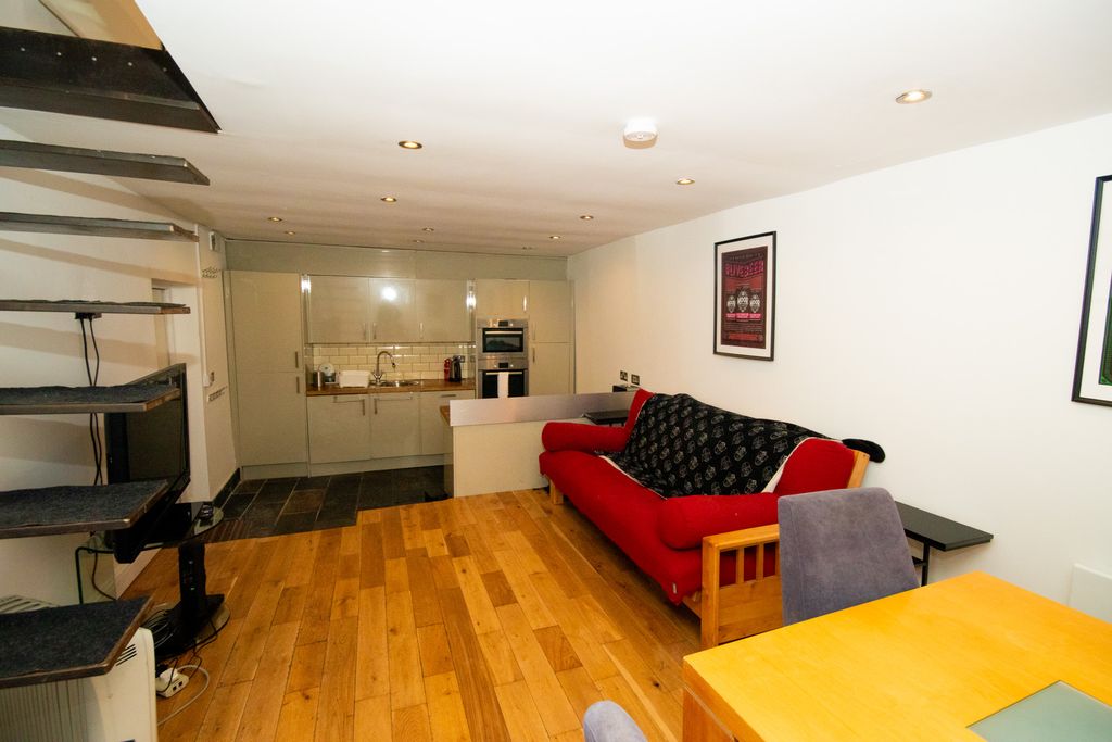 Property photo 2 of 6