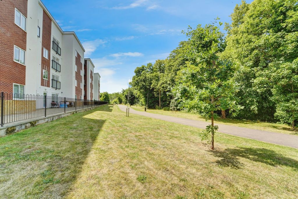 Property photo 2 of 17 Photo