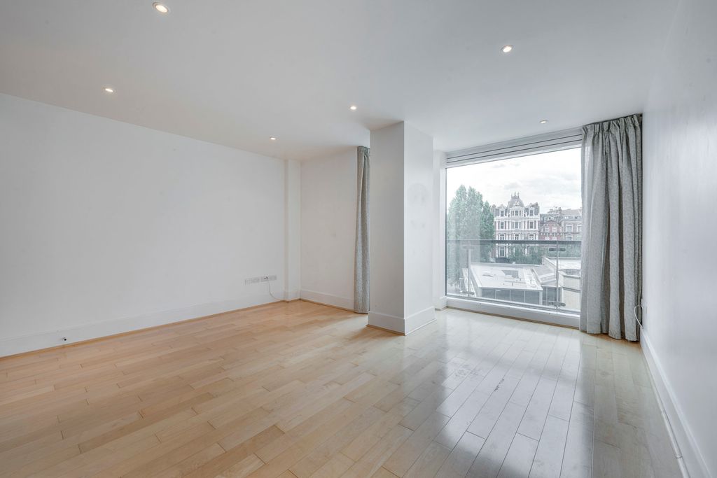 Property photo 2 of 15 Reception Room