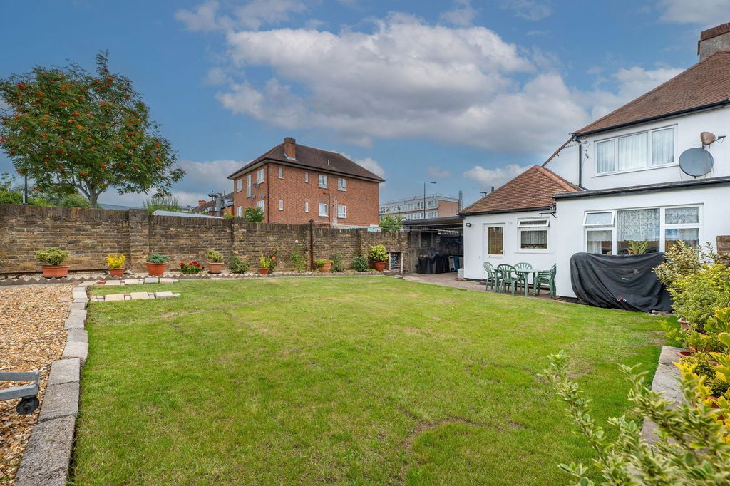 Property photo 2 of 21
