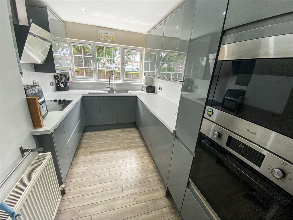 Property photo 2 of 12 Kitchen