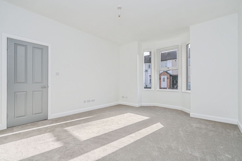 Property photo 2 of 18 Living Room