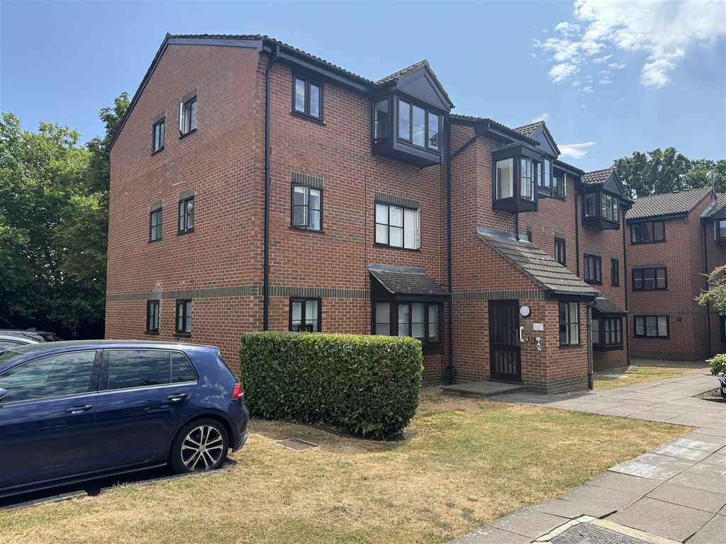 Property photo 1 of 10 Gladbeck Way En2