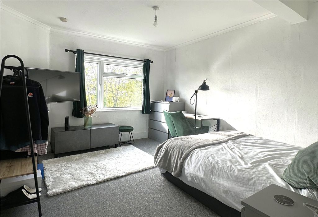 Property photo 2 of 6 Picture No. 17