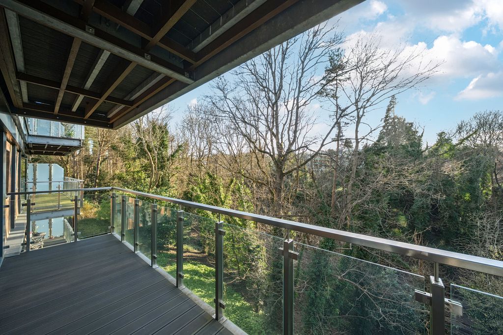 Property photo 3 of 10 Balcony