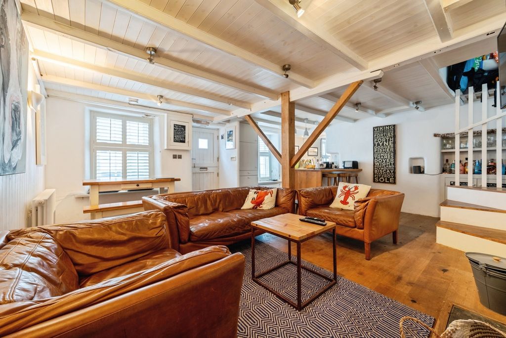 Property photo 2 of 19 Photo