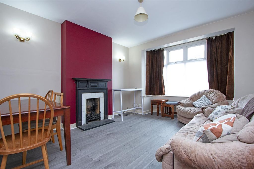 Property photo 3 of 8 29 Island Road, Mitcham Road Reception.Jpg