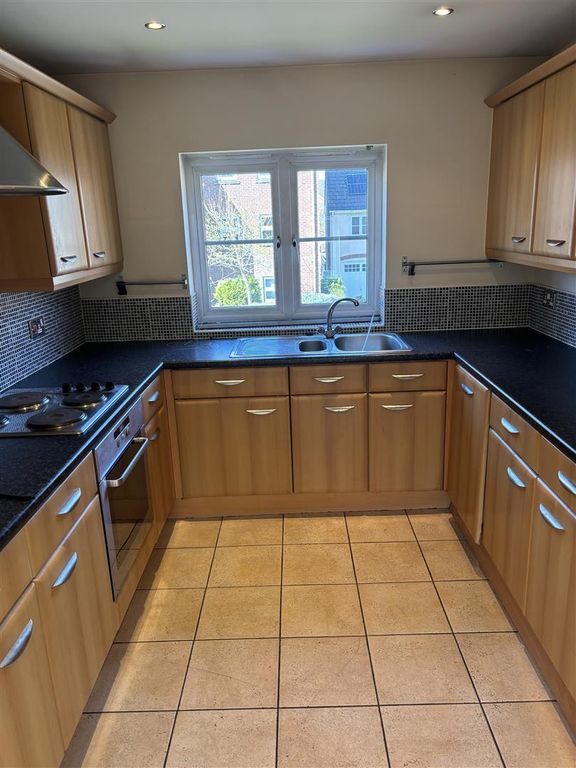 Property photo 3 of 6 Kitchen