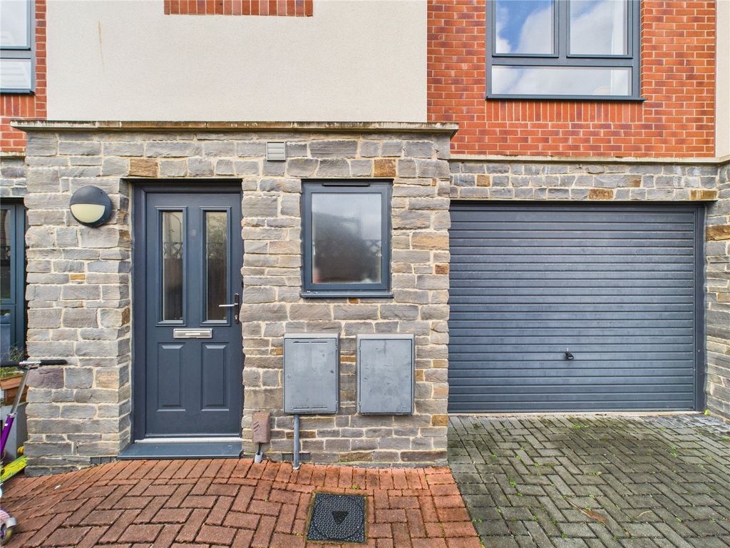 Property photo 2 of 27 Picture No. 29