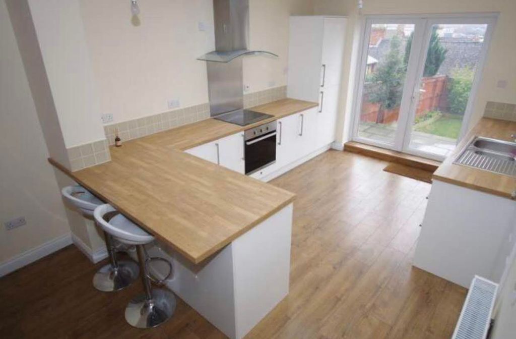 Property photo 3 of 8 Kitchen