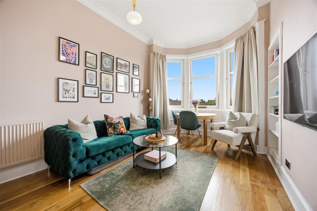 Property photo 3 of 14 06-3-2_70_Hotspur_Street_Glasgow_006.Jpg