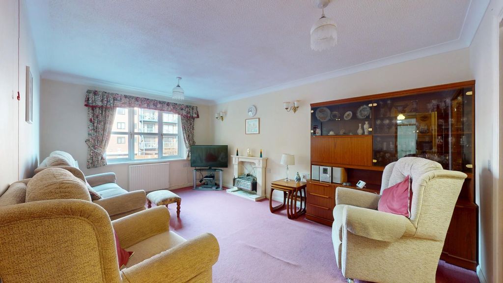 Property photo 2 of 10
