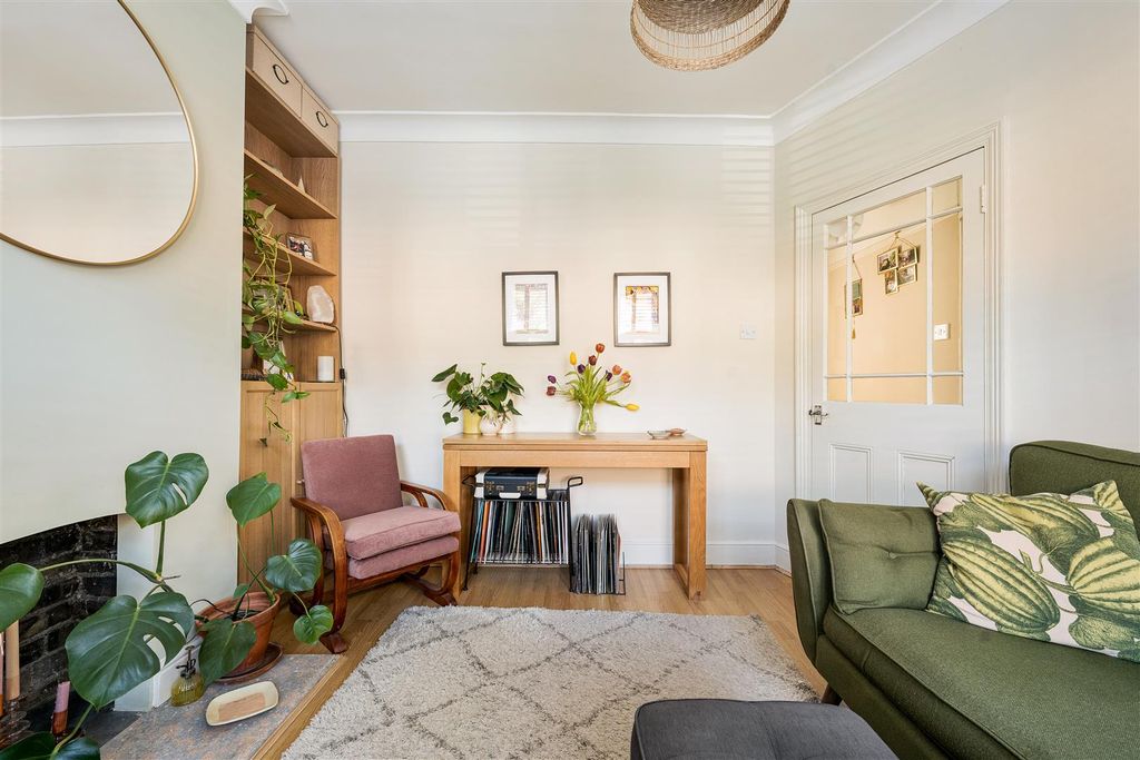 Property photo 3 of 24 Fleeming Road, E17