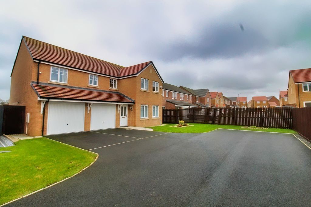 Property photo 1 of 28