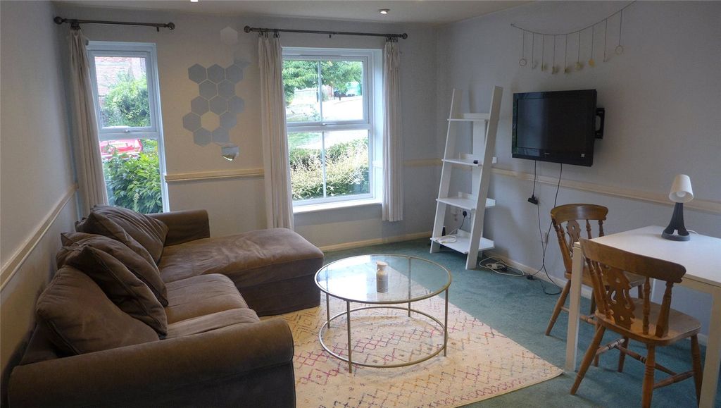 Property photo 3 of 8 Picture No. 12