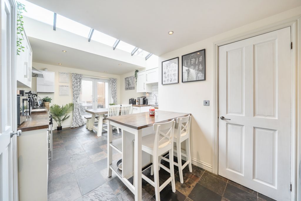 Property photo 2 of 12 1464442116A0B4544c0Fa3