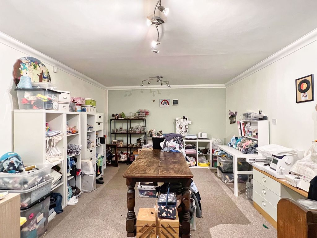 Property photo 3 of 31