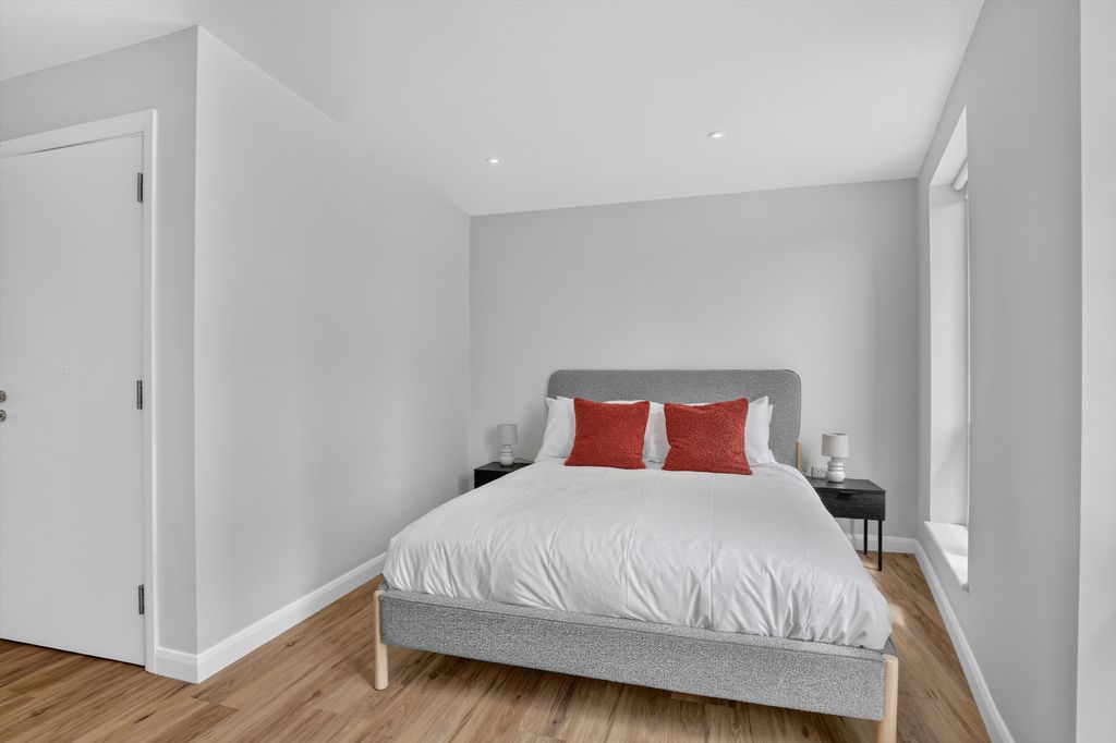 Property photo 3 of 16 Image