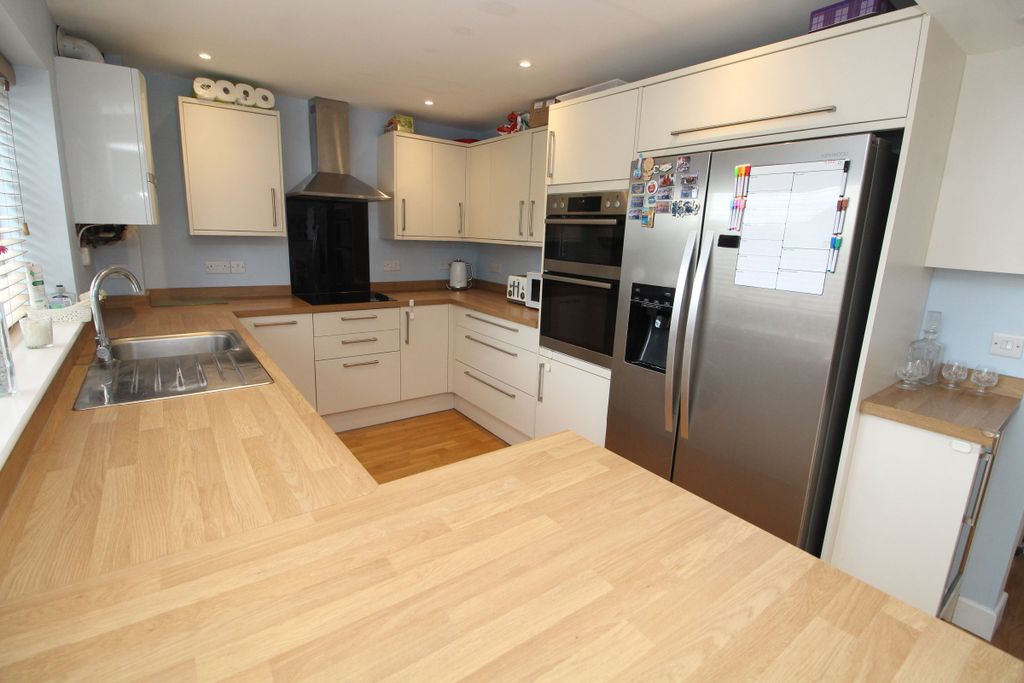 Property photo 3 of 23