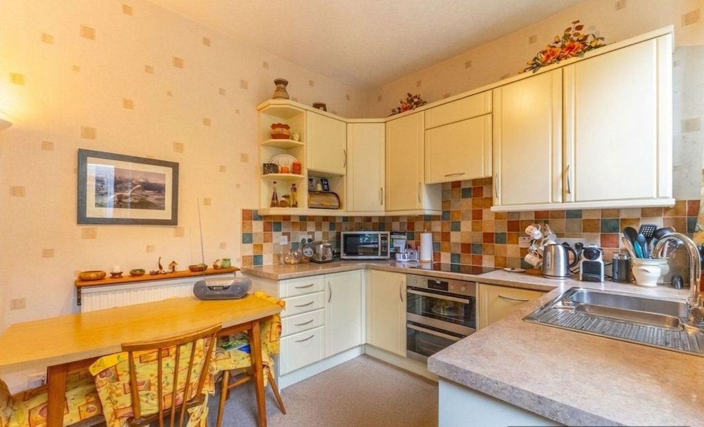 Property photo 3 of 37