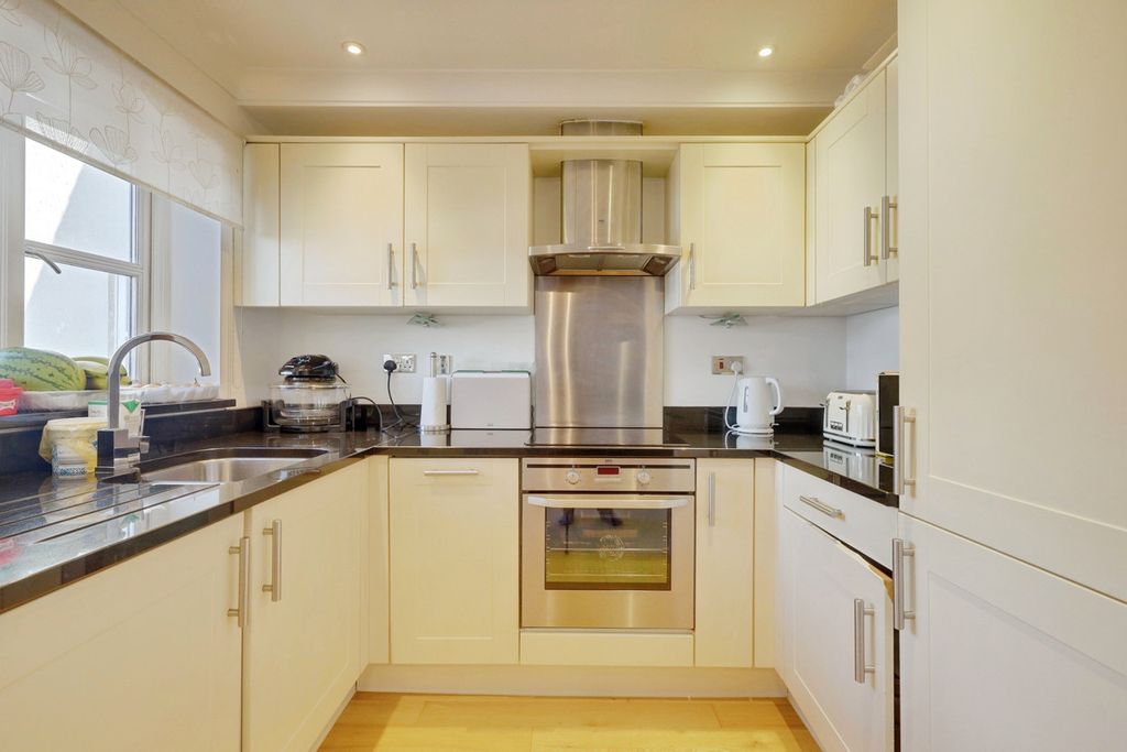 Additional image 6 of 2 bed flat for saleHigh Street, Benfleet SS7