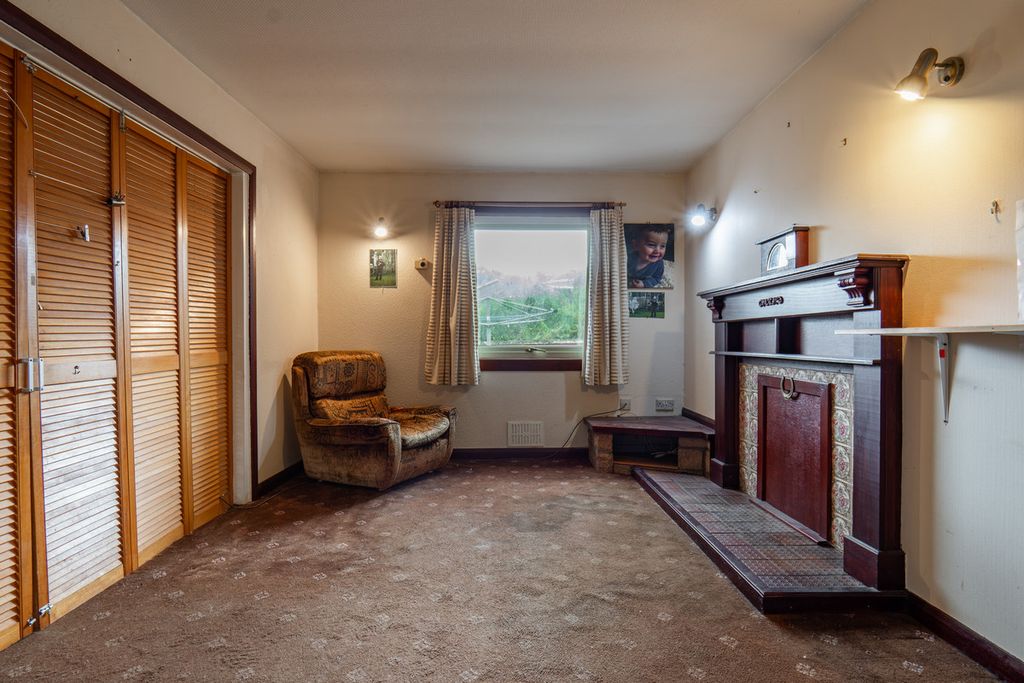 Property photo 3 of 41