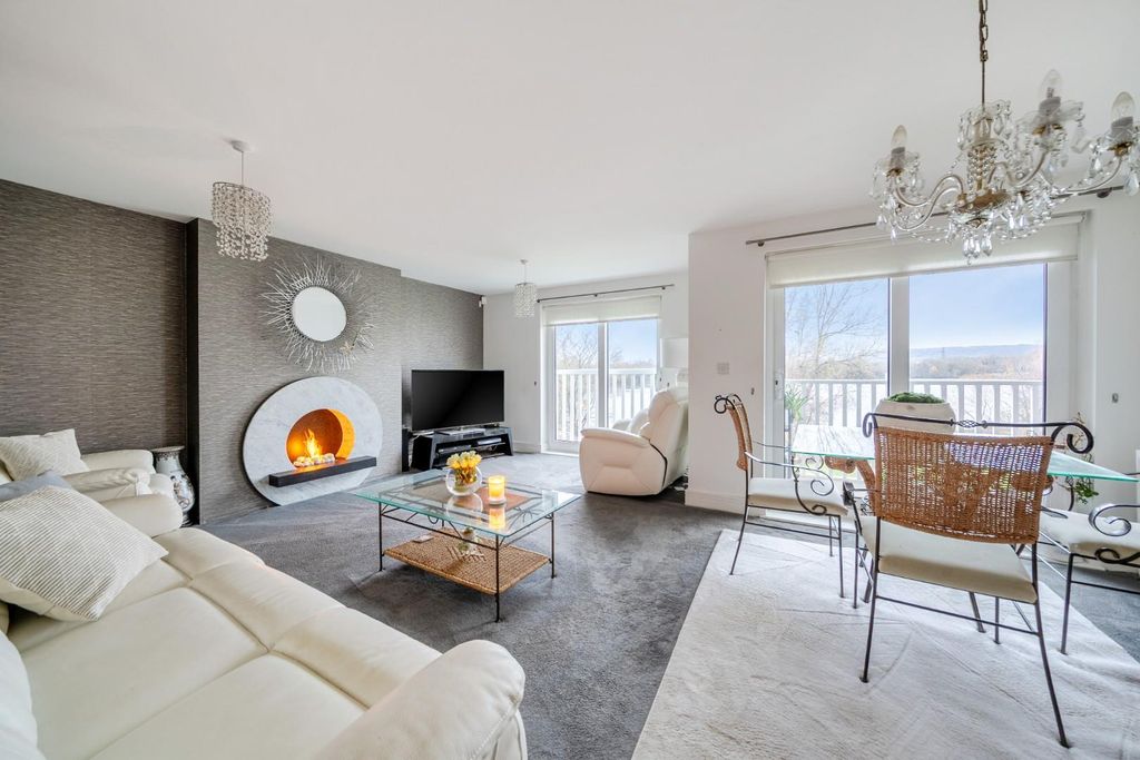 Property photo 2 of 17 1387363-7-69386115219d4.Jpg