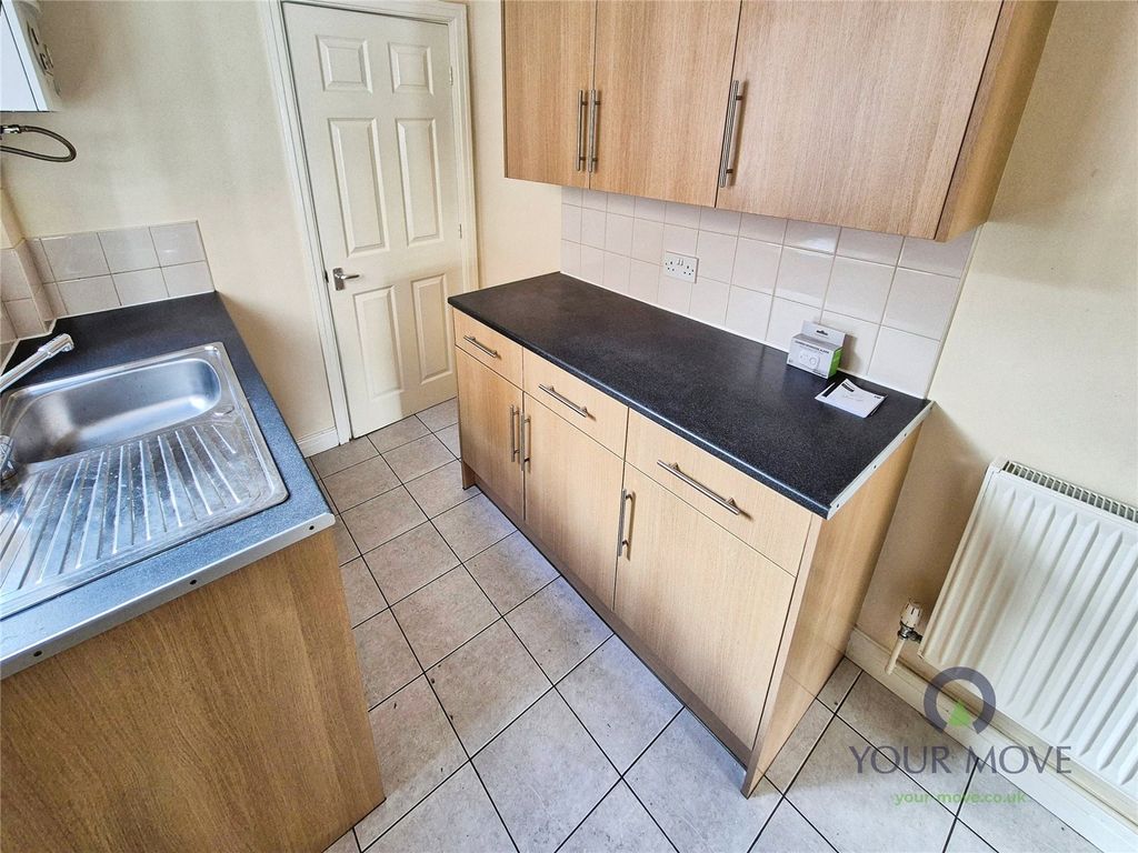 Property photo 3 of 9 Kitchen