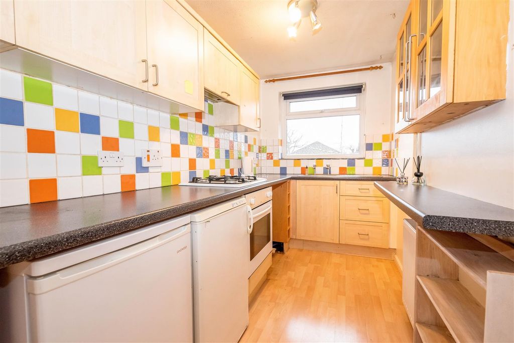 Property photo 3 of 12