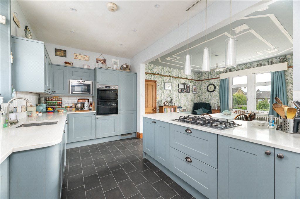 Property photo 3 of 31 Kitchen