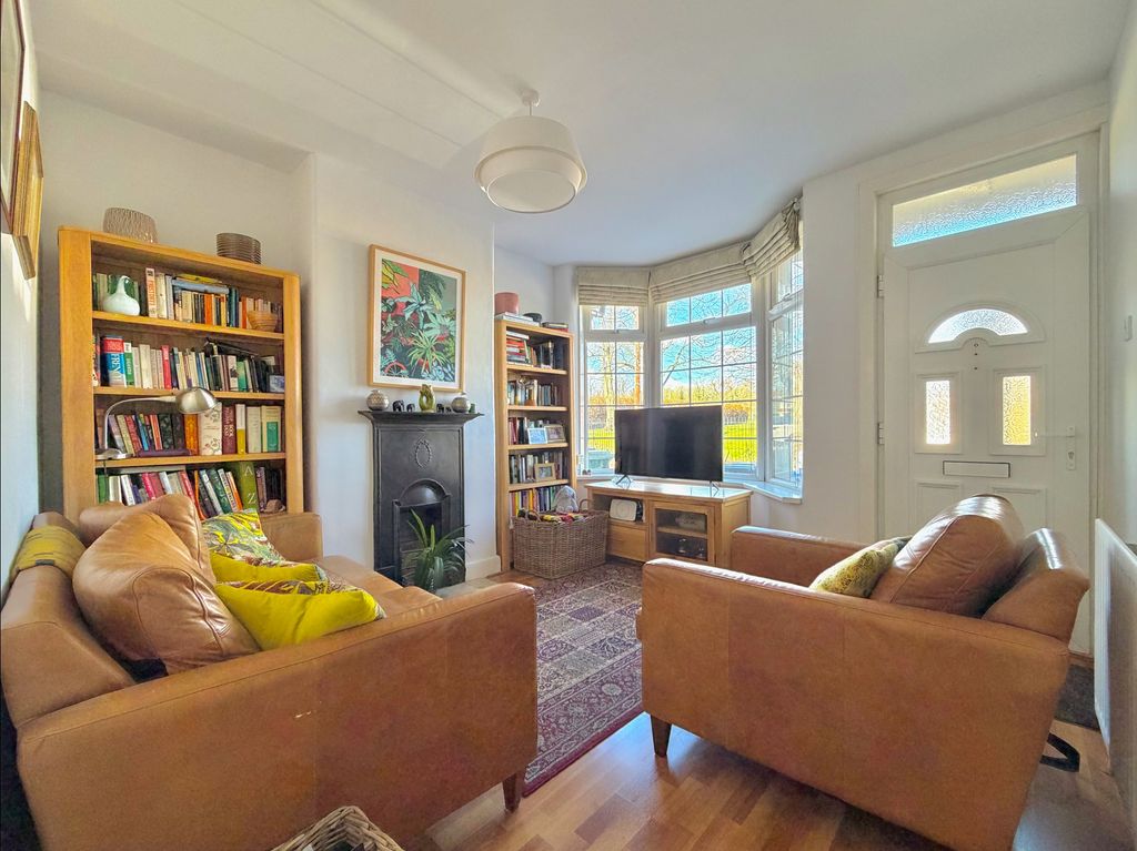 Property photo 2 of 17 Front Reception