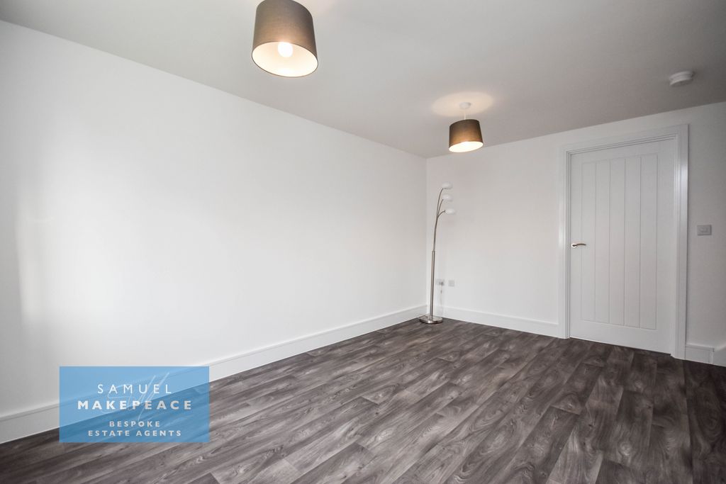 Property photo 3 of 19 Gallery