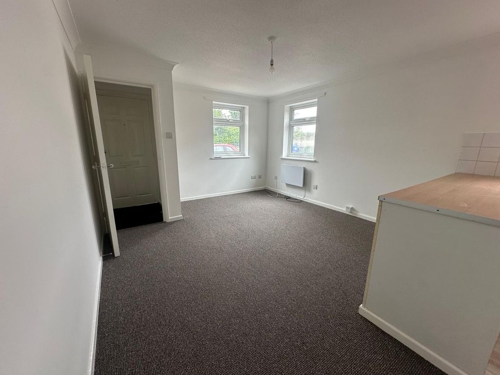 Property photo 1 of 4 Living Room