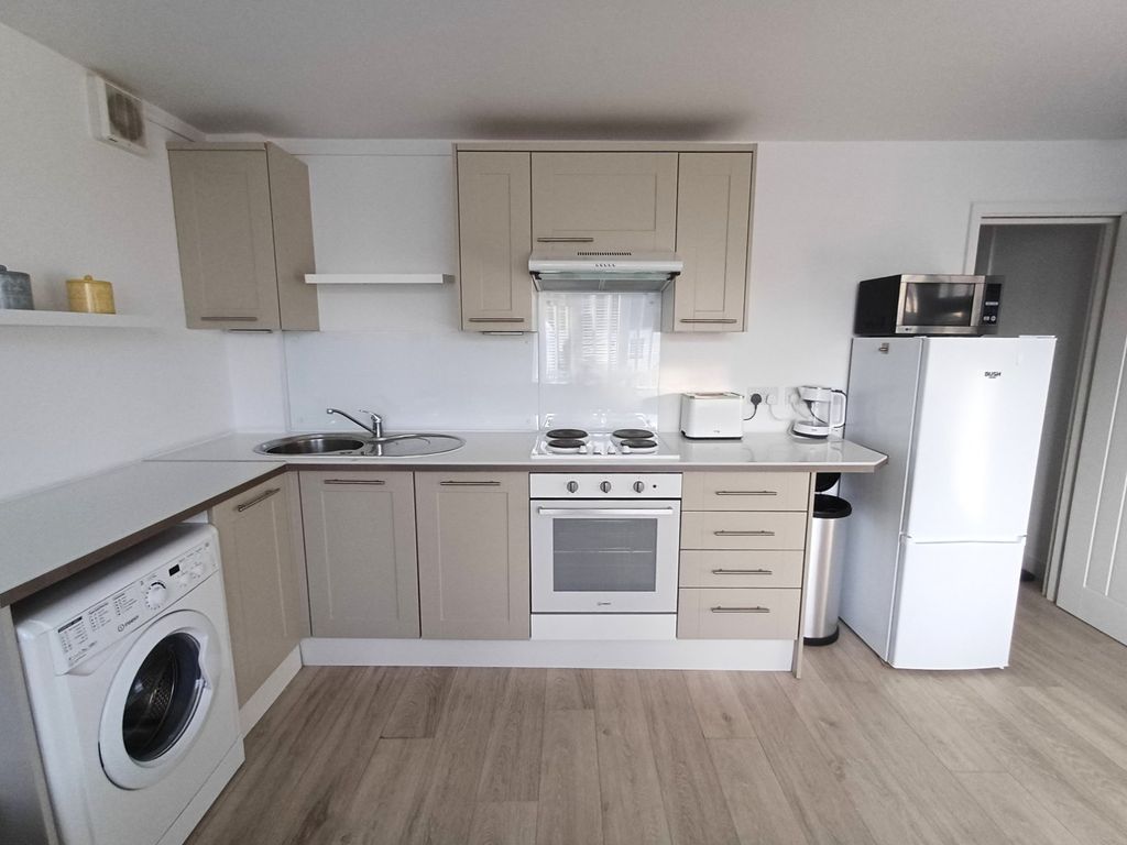 Property photo 3 of 8 Picture 3