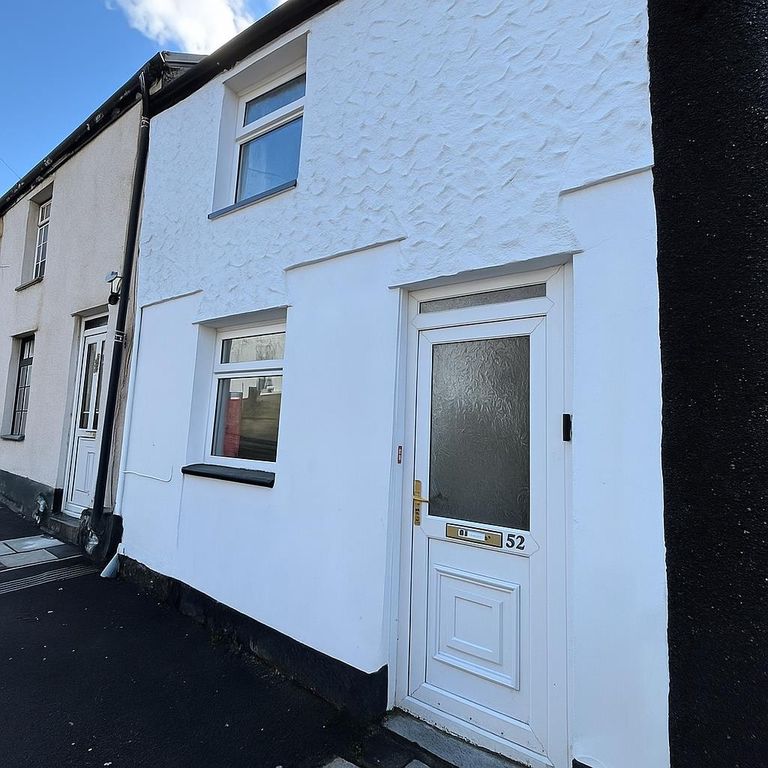 Property photo 1 of 20 Cardiff Road Front