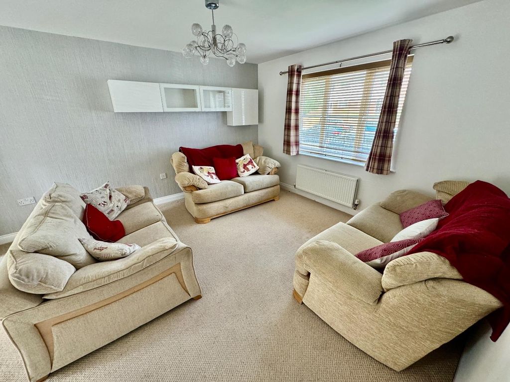 Property photo 2 of 15 Lounge