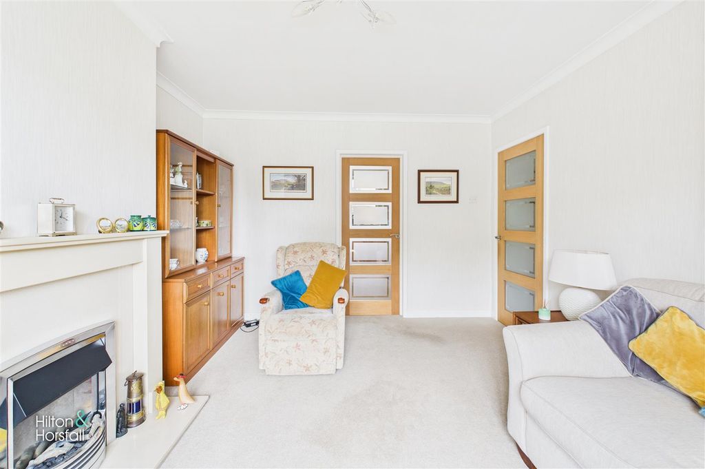 Property photo 3 of 12 Holmefield Court