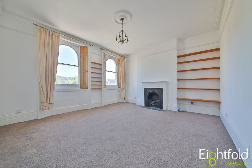 Property photo 1 of 11 Living Room