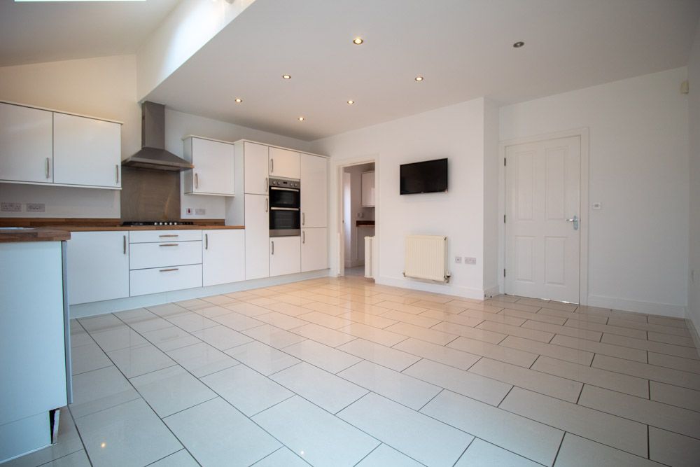 Property photo 3 of 27