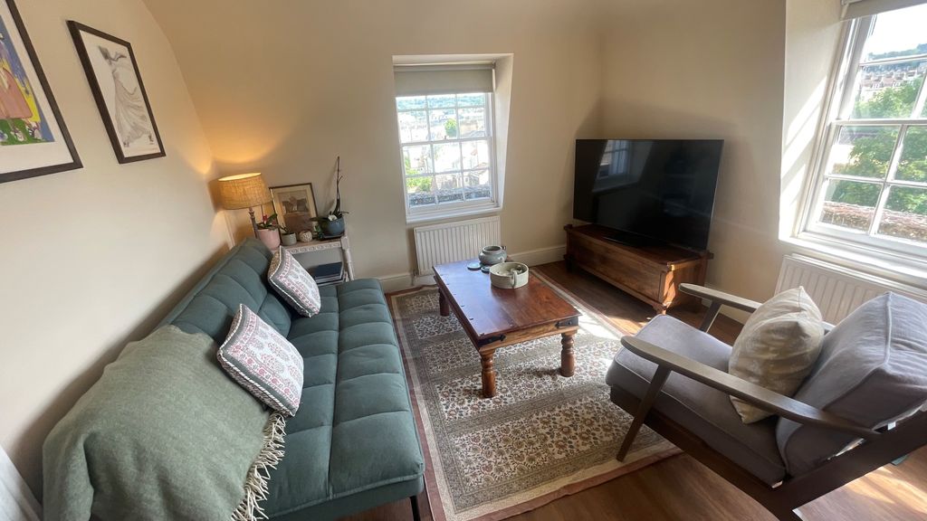 Property photo 2 of 15 Lounge
