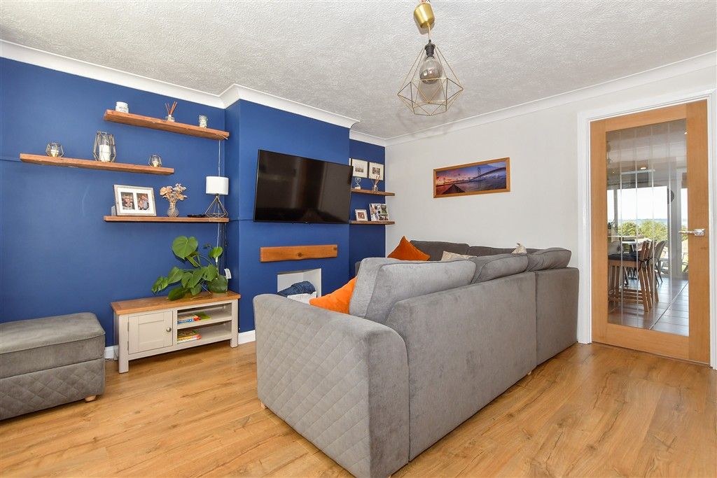 Property photo 3 of 13 Lounge