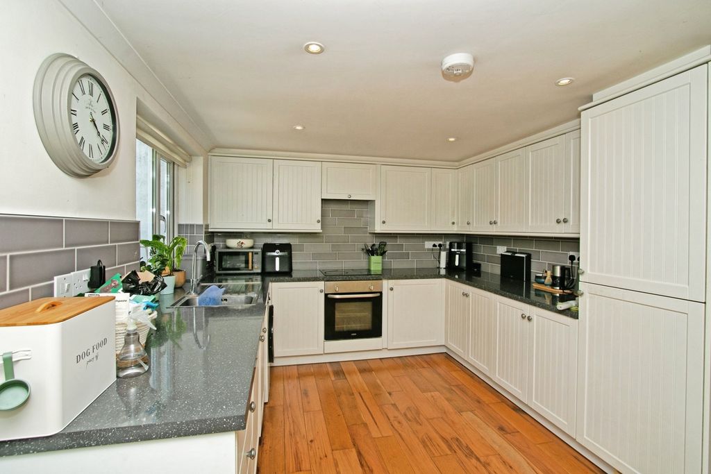 Property photo 3 of 16 Pbox-Img.Jpg