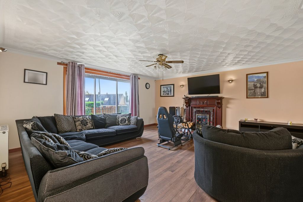 Property photo 3 of 25 Picture No. 04
