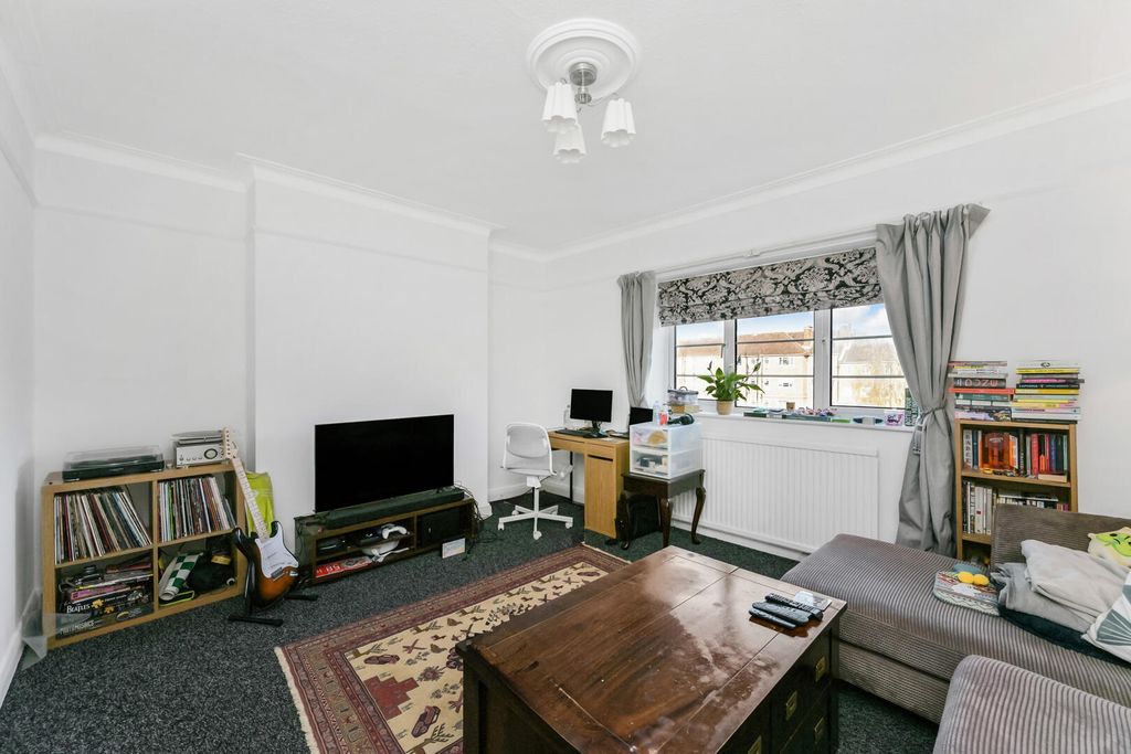 Property photo 3 of 12